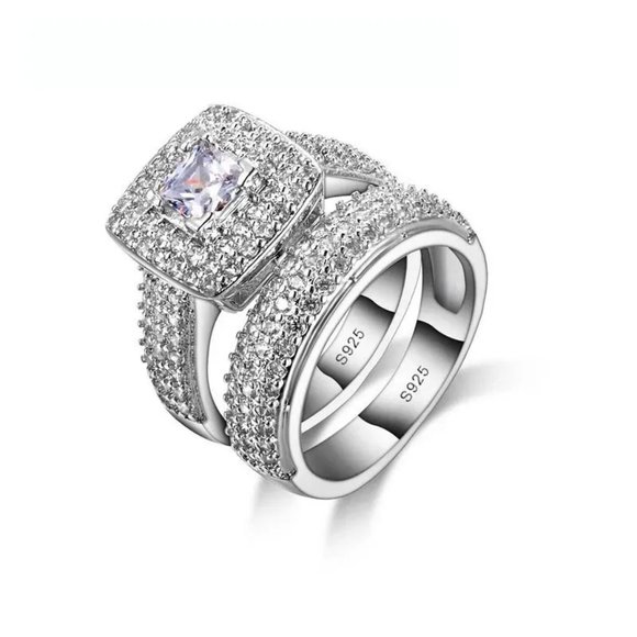 Beautiful Ladies 2PC Halo 2.5ctw Wedding Set - Picture 4 of 4